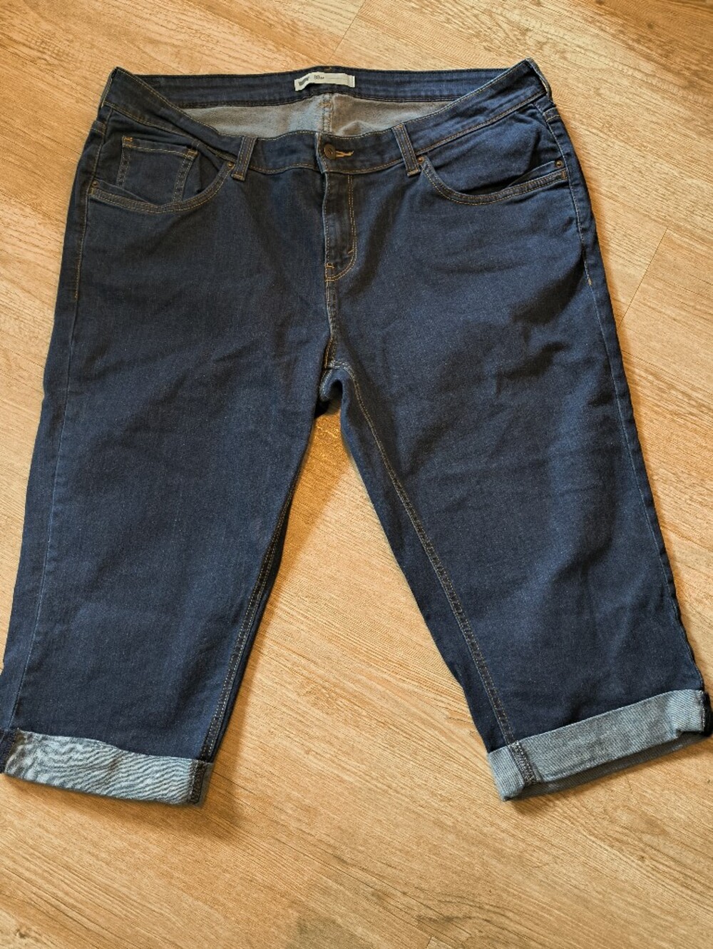 Levi's Women's Cropped Denim Jean Dark Wash Mid Rise Roll Cuff Plus Size 20W